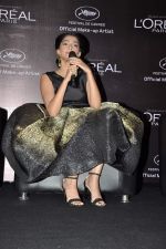 Sonam Kapoor launches L_oreal Sunset collection and Bollywood inspired make-up for Cannes in Taj Land_s End, Mumbai on 6th May 2013 (114).JPG
